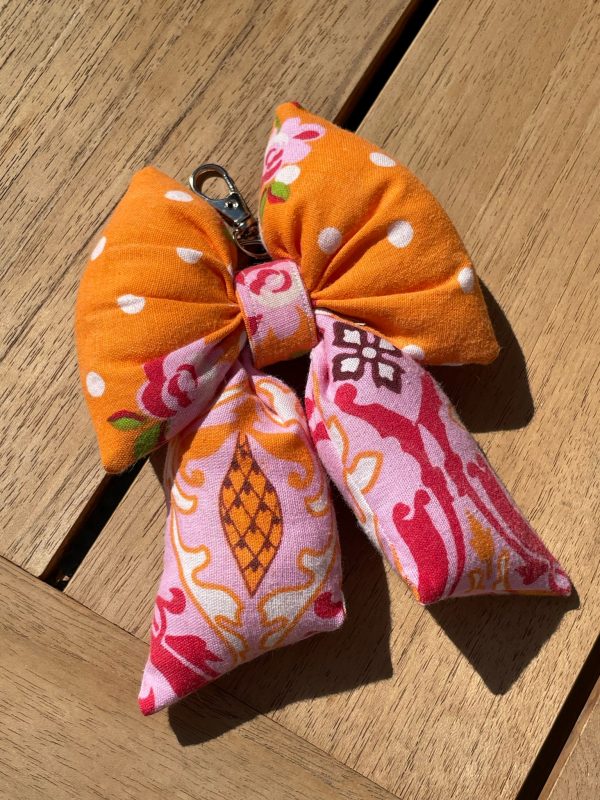 Fluffy bow tas hanger pip style