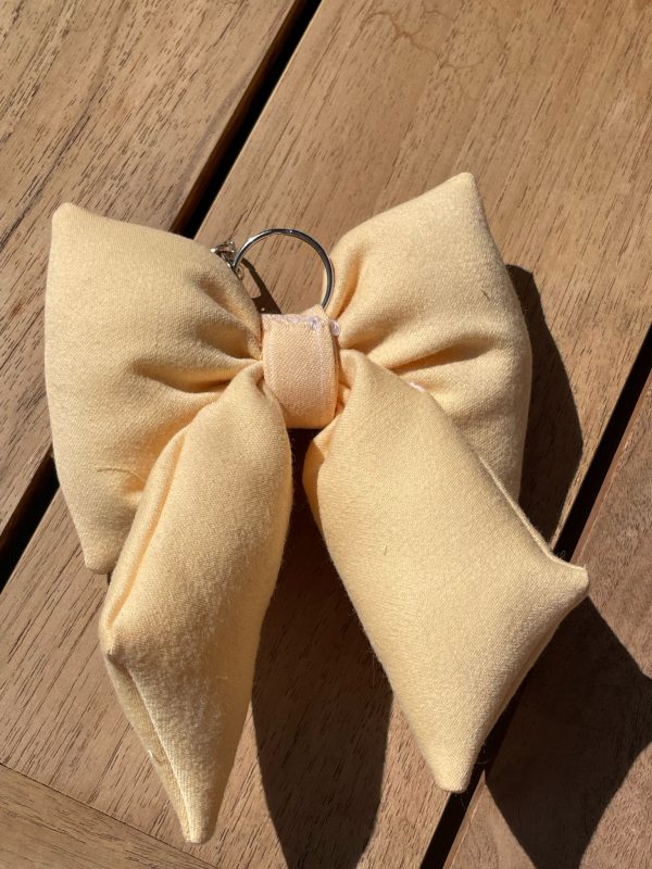 Fluffy bow tas hanger soft yellow