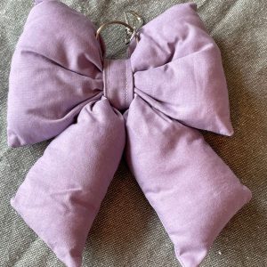 Fluffy bow tas hanger lila