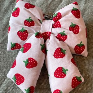 Fluffy bow tas hanger aardbeien