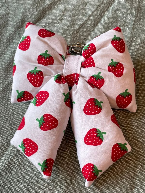 Fluffy bow tas hanger aardbeien