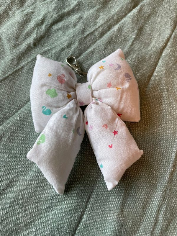 Fluffy bow tas hanger maan ster wit