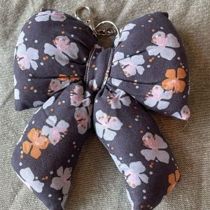 Fluffy bow tas hanger cottage bleu