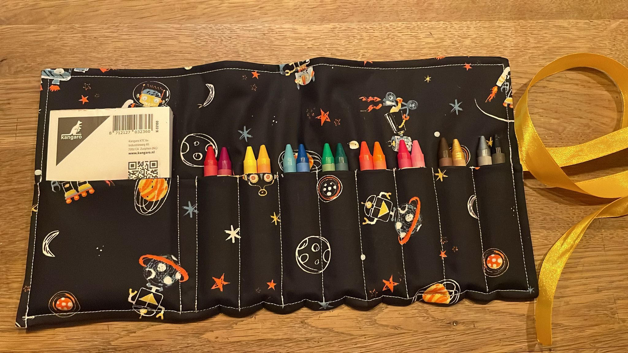 crayon roll up small space robots