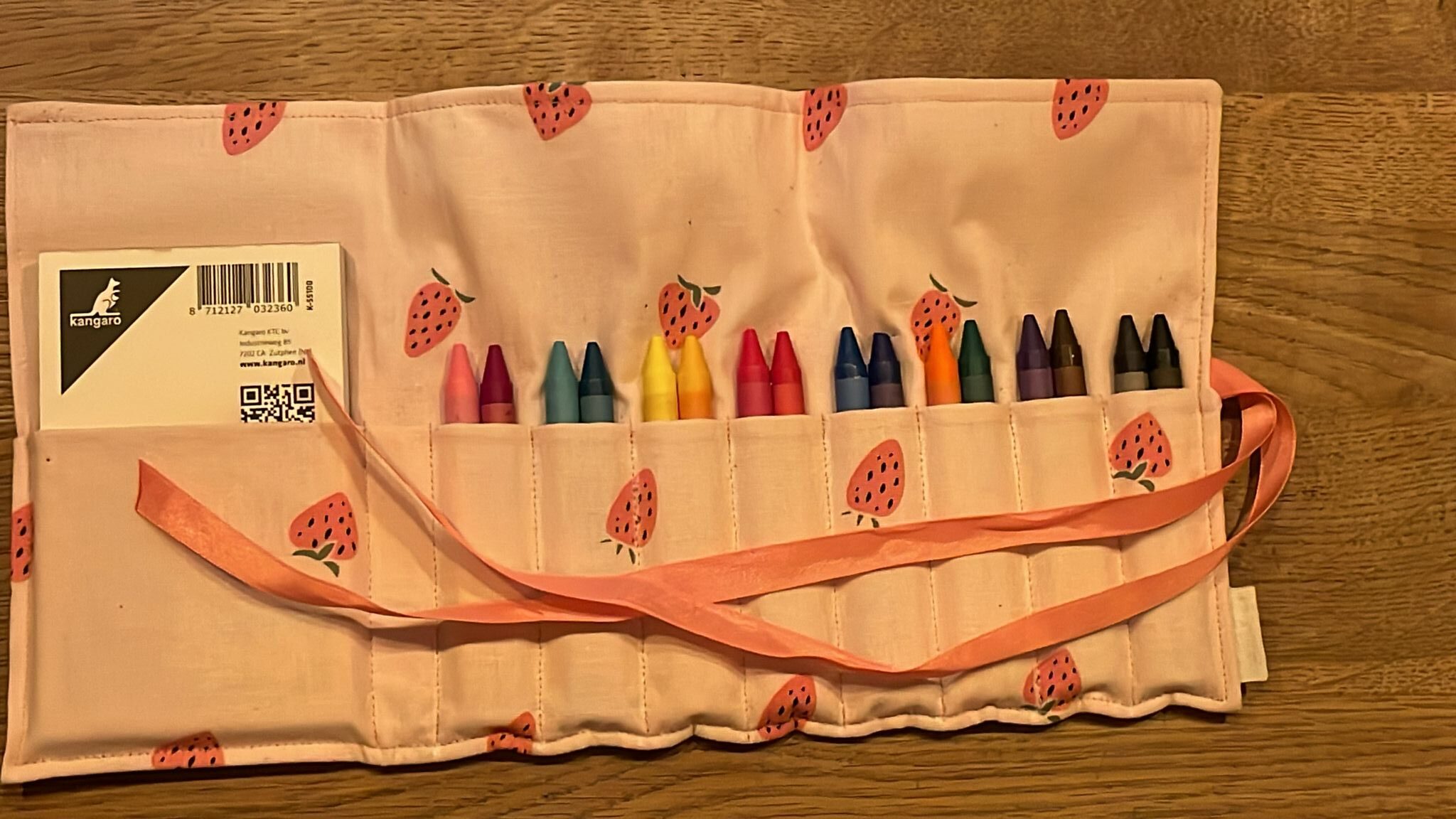 crayon roll up small pastel roze met aardbeien print - Afbeelding 2