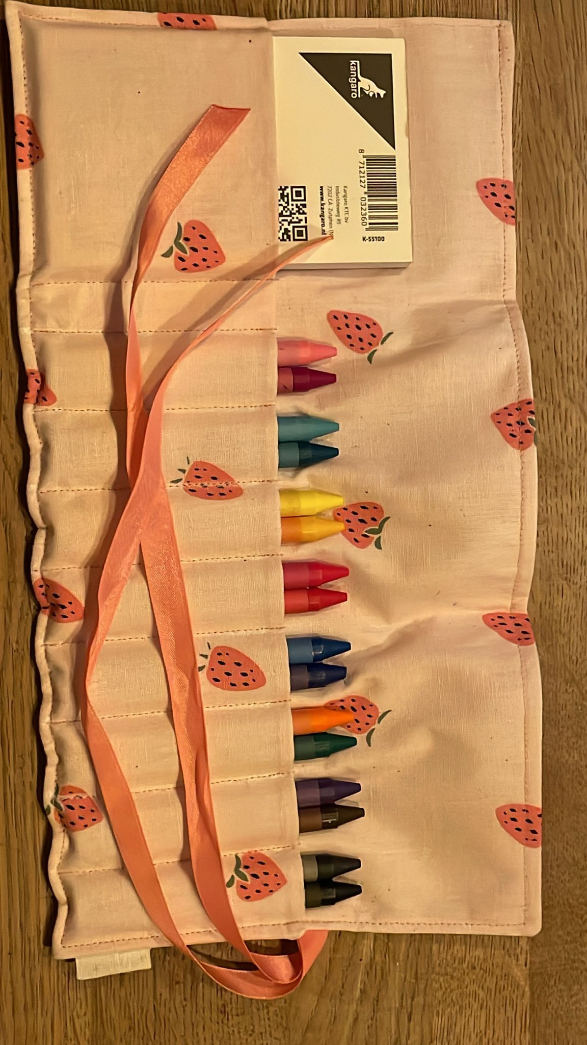 crayon roll up small pastel roze met aardbeien print