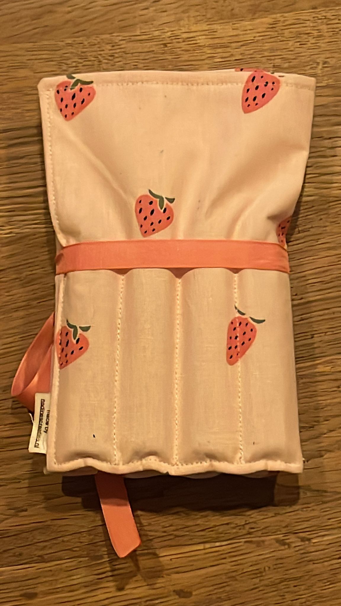 crayon roll up small pastel roze met aardbeien print - Afbeelding 6