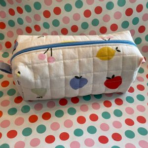 make-up bag  fruitig