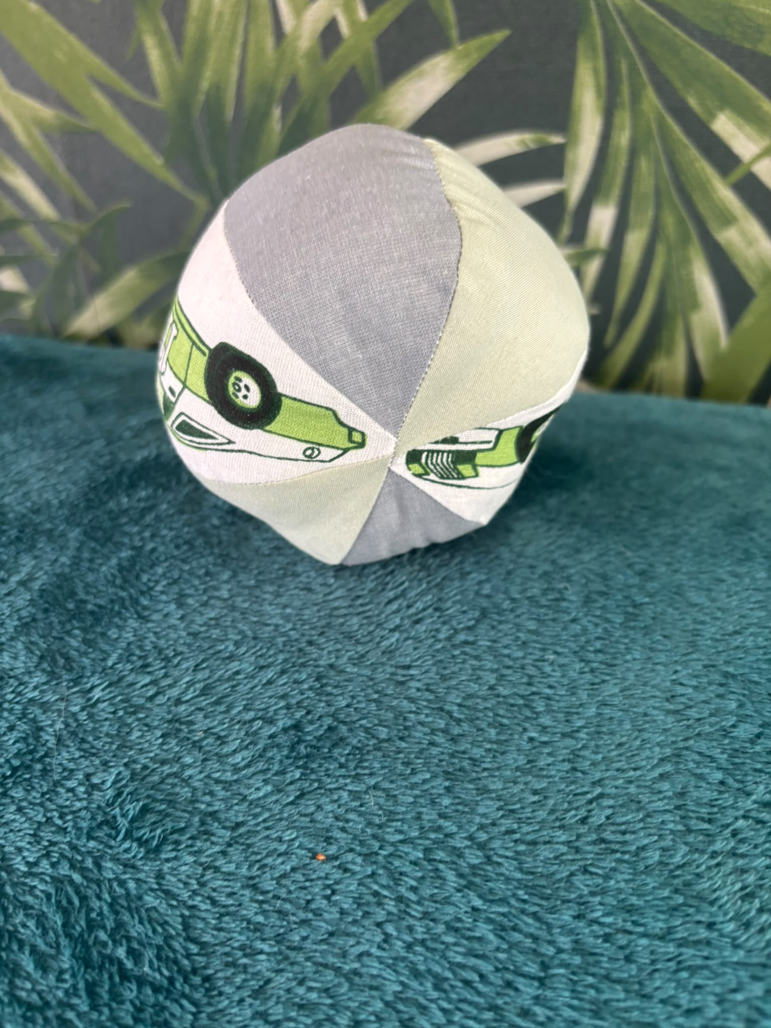 Montessori soft bal groene sportauto blauw/groen vakken - Afbeelding 3