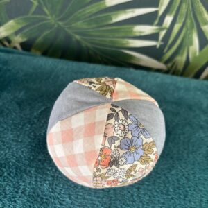Montessori soft bal ruit blauw bloemig vakken