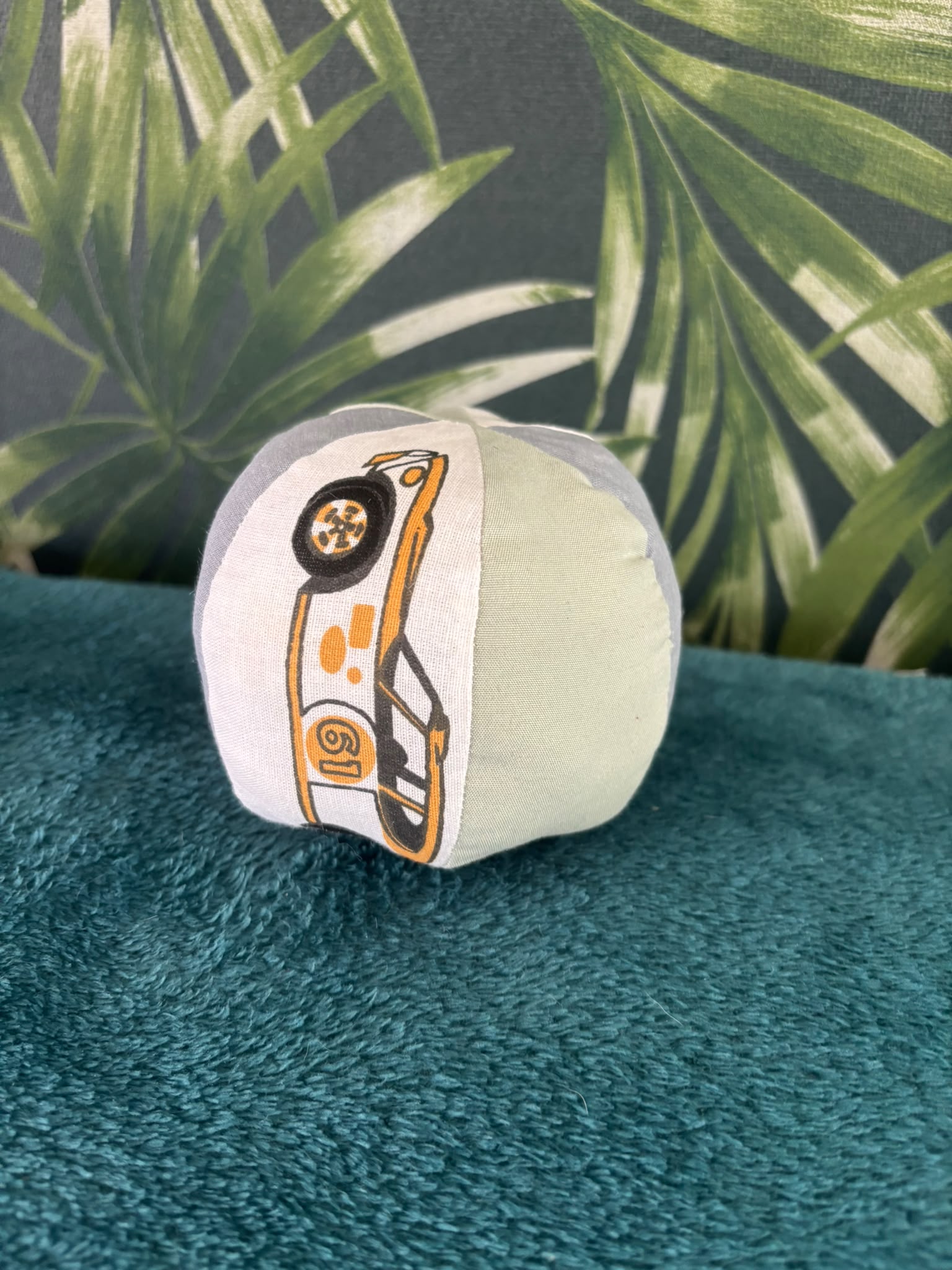 Montessori soft bal gele sportauto blauw/groen vakken