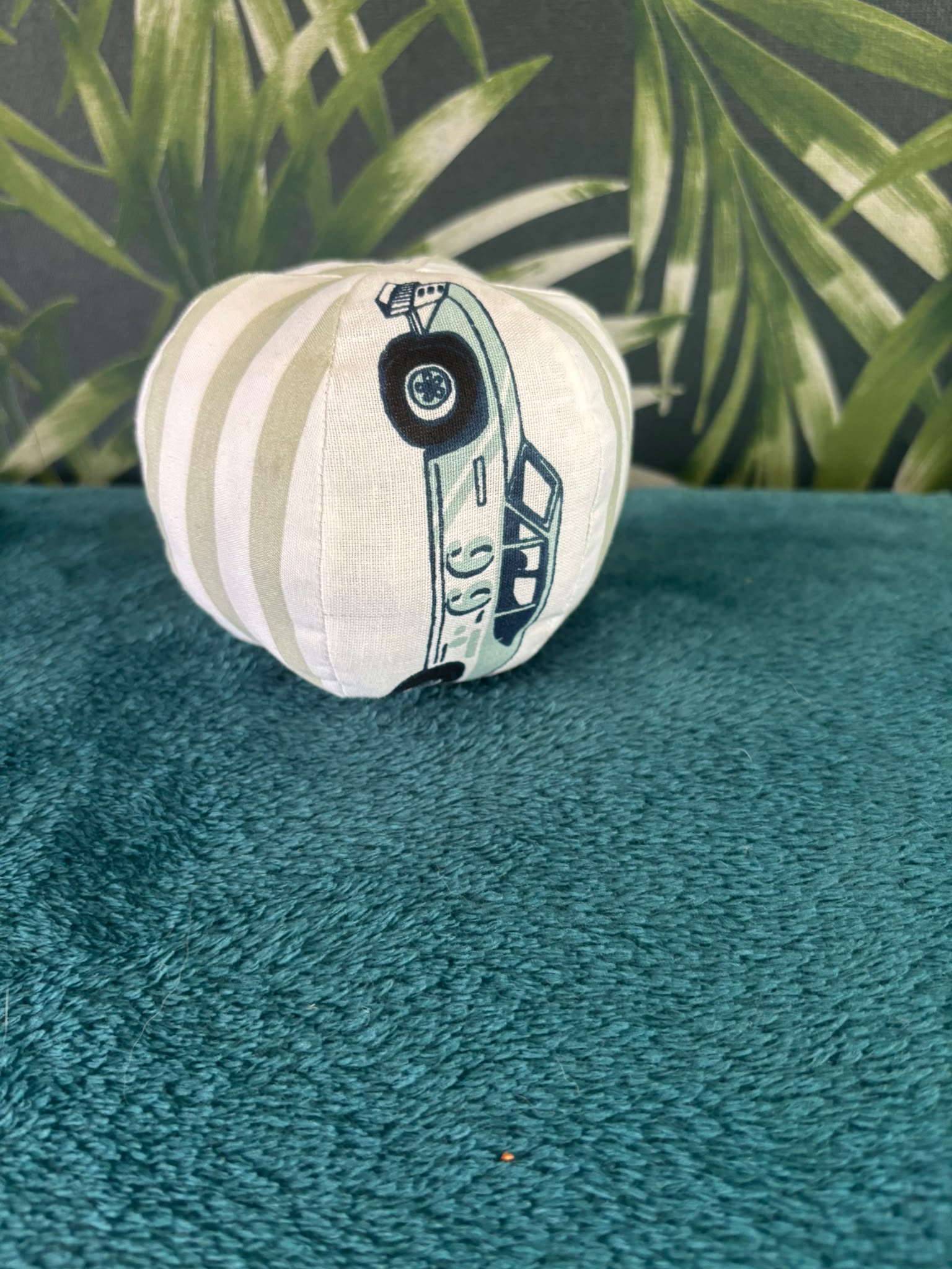 Montessori soft bal rode sportauto groene strepen - Afbeelding 3