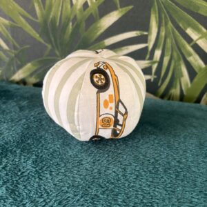 Montessori soft bal gele sportauto groene strepen