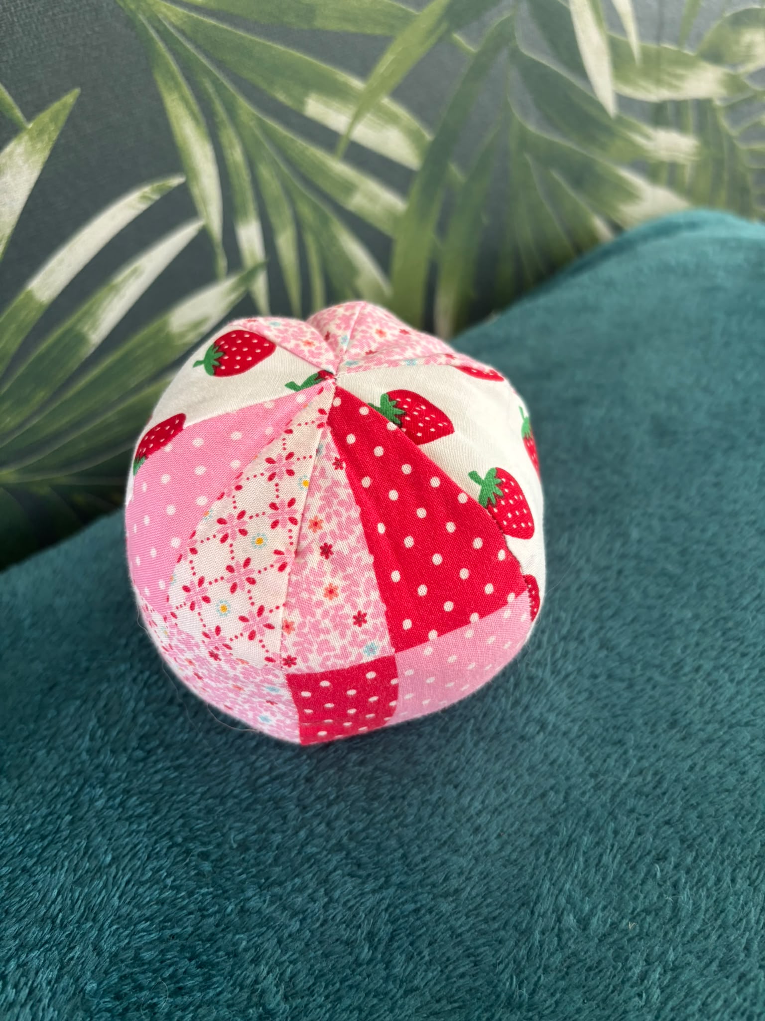 Montessori soft bal aardbei