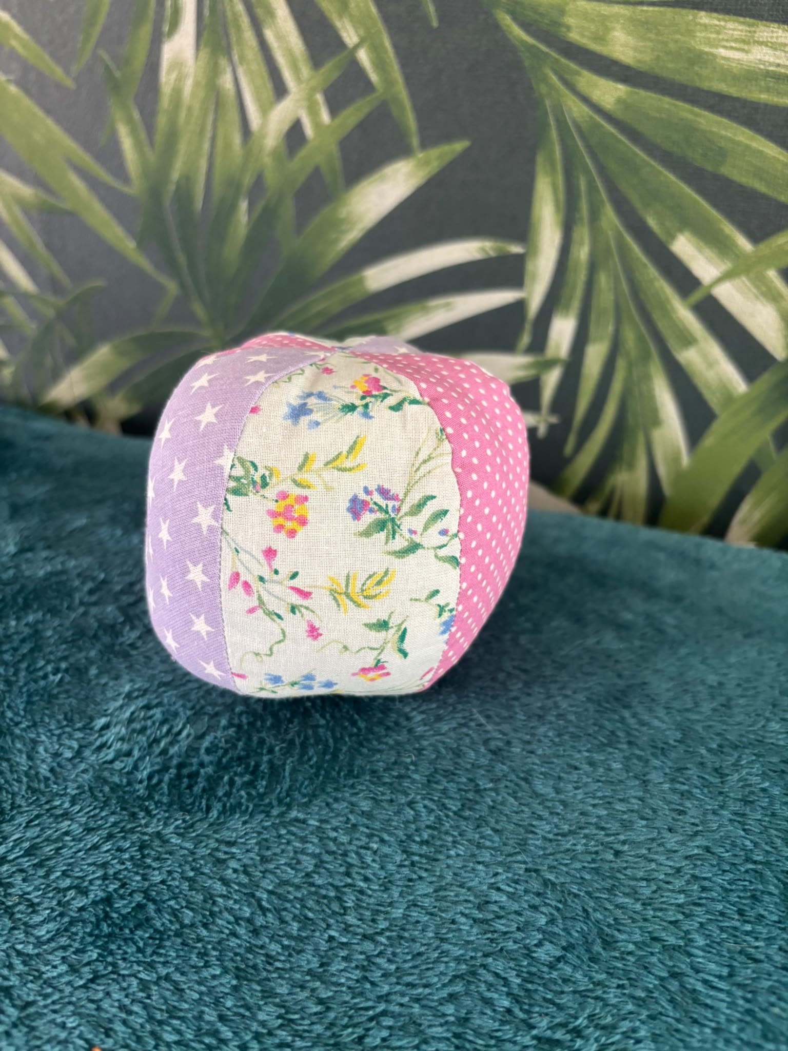 Montessori soft bal paarse ster roze stip bloemig - Afbeelding 3