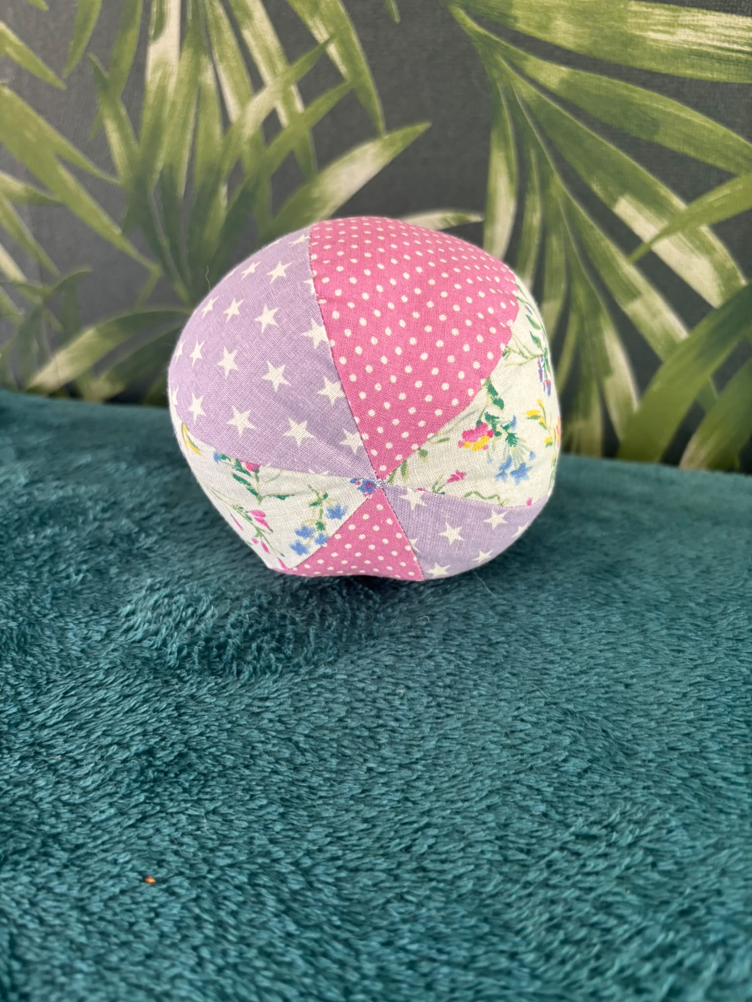 Montessori soft bal paarse ster roze stip bloemig