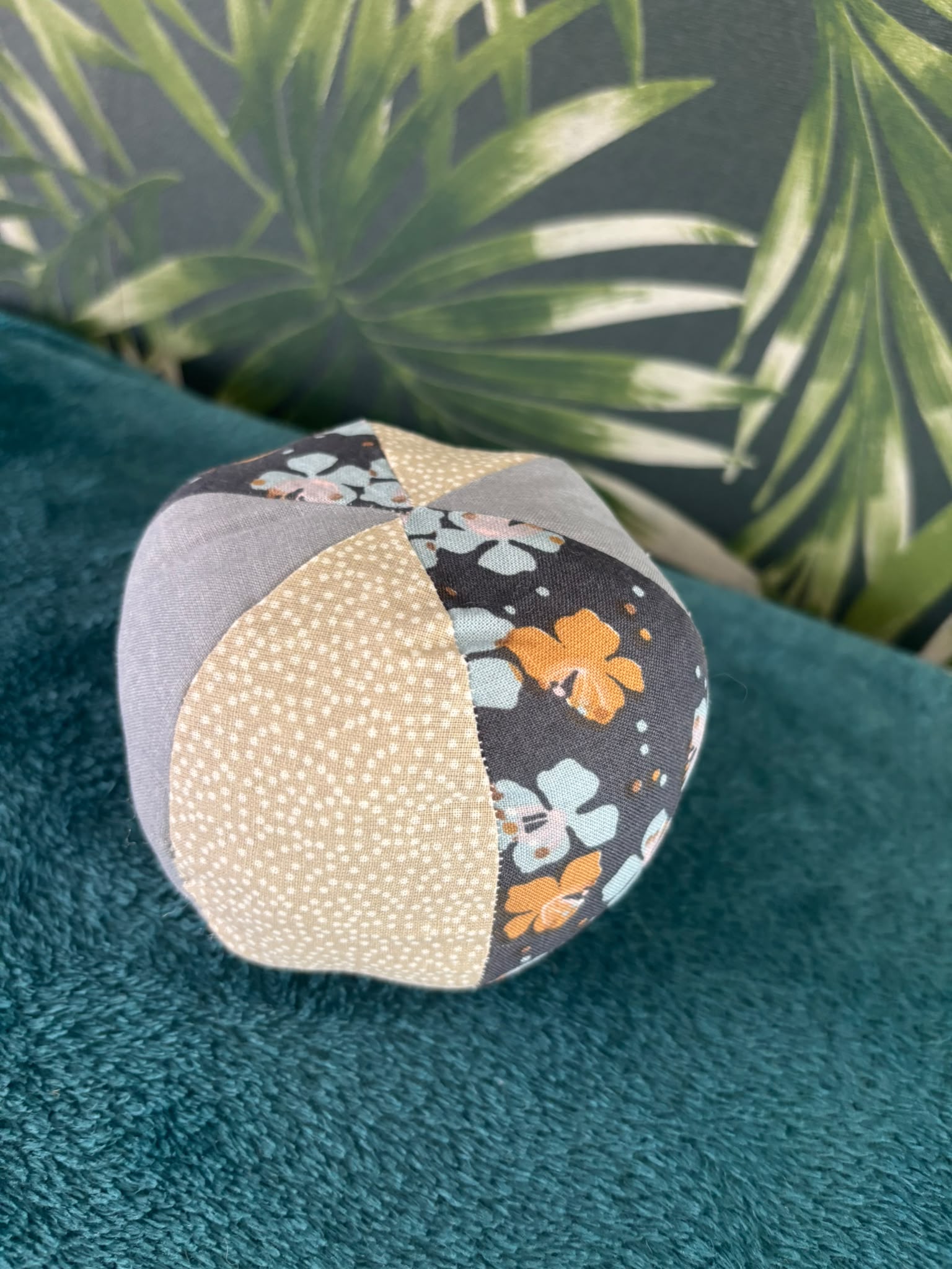 Montessori soft bal blauw bloemig beige stippen vakken - Afbeelding 2
