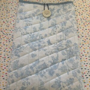 Book-sleeve size m wit met blauwe bloemen print