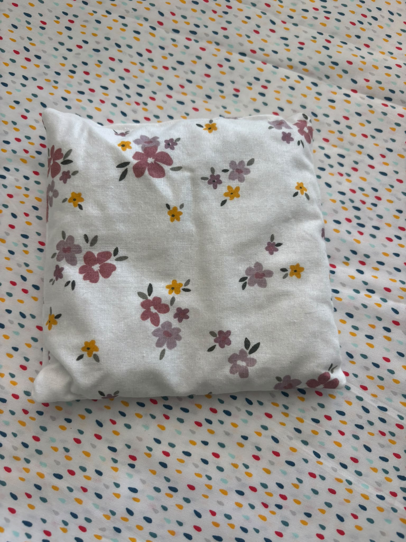 pitten zakje wit met bloemen - Afbeelding 2